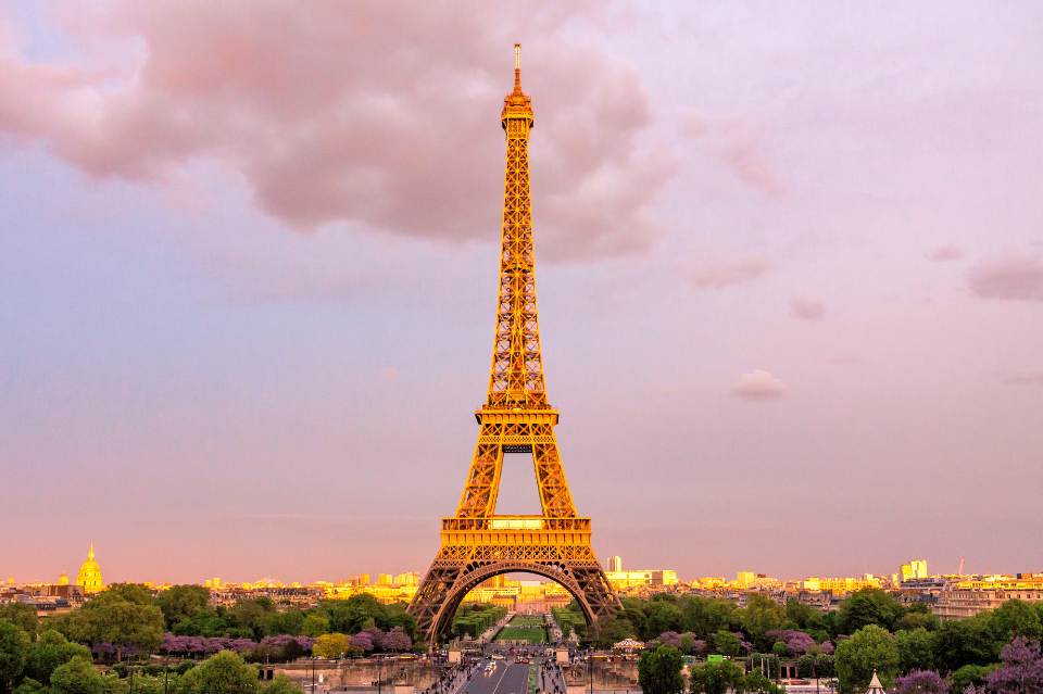 Paris' Iconic Monuments : Eiffel tower