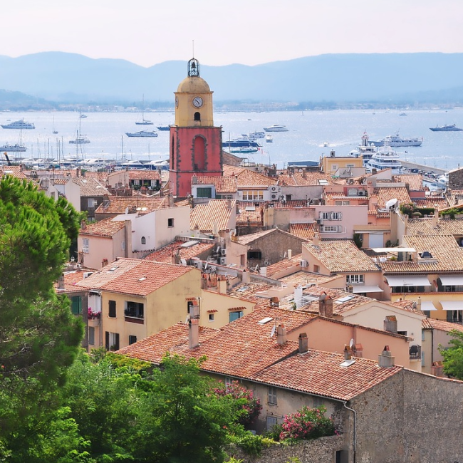 A Travel Guide Through Provence A Travel Guide Through Provence